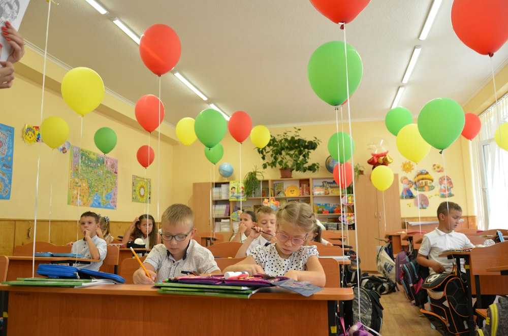 Bright classroom decorated with balloons
